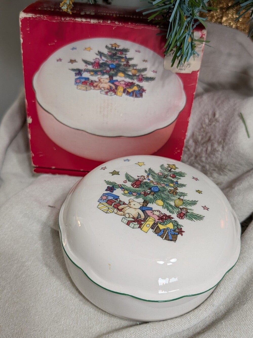 Christmas Tree Ceramic Trinket Dish - White and Red Candy Dish Covered Lid VTG